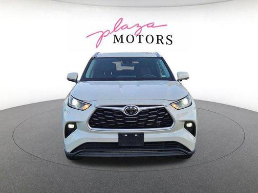 Blizzard Pearl 2021 Toyota Highlander XLE