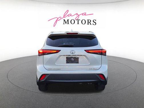 Blizzard Pearl 2021 Toyota Highlander XLE