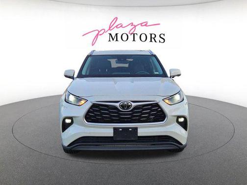 Blizzard Pearl 2021 Toyota Highlander XLE