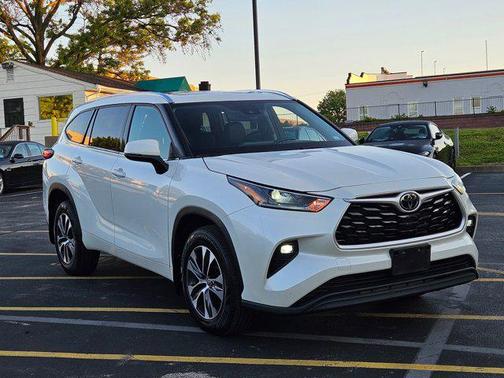 Blizzard Pearl 2021 Toyota Highlander XLE
