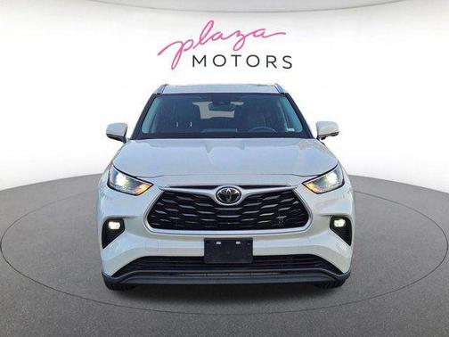 Blizzard Pearl 2021 Toyota Highlander XLE