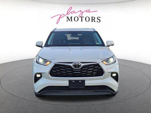 Blizzard Pearl 2021 Toyota Highlander XLE