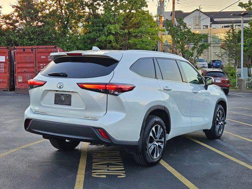 Blizzard Pearl 2021 Toyota Highlander XLE