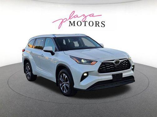 Blizzard Pearl 2021 Toyota Highlander XLE