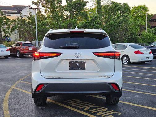 Blizzard Pearl 2021 Toyota Highlander XLE