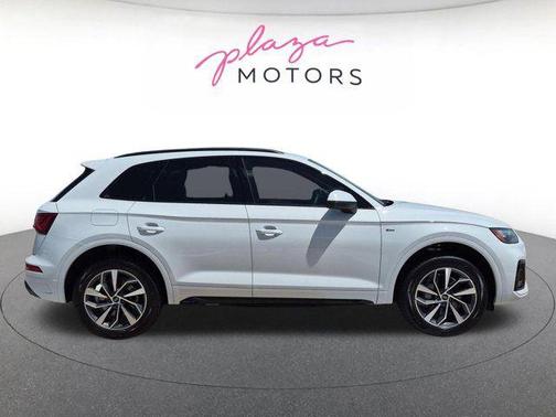 Glacier White Metallic 2024 Audi Q5 45 S line Premium