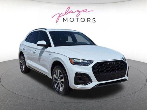 Glacier White Metallic 2024 Audi Q5 45 S line Premium
