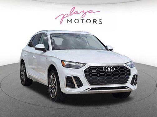Glacier White Metallic 2023 Audi Q5 45 S line Prestige