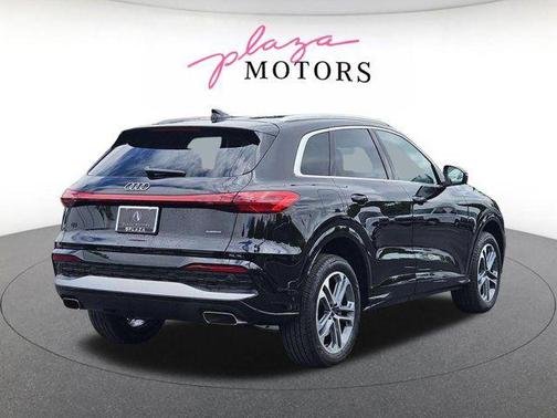 Mythos Black Metallic 2025 Audi Q5 Premium TFSI quattro S tronic