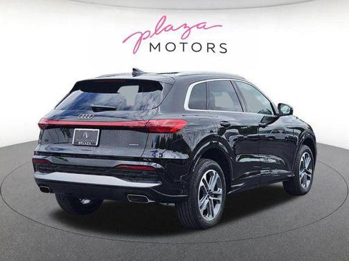 Mythos Black Metallic 2025 Audi Q5 Premium TFSI quattro S tronic