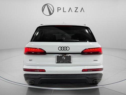 Glacier White Metallic 2026 Audi Q7 55 Premium Plus