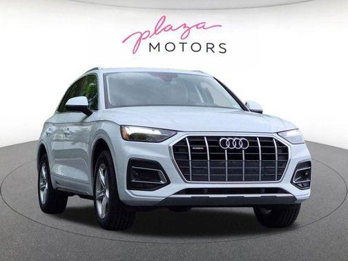 Glacier White Metallic 2023 Audi Q5 40 Premium