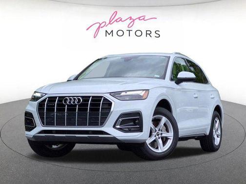 Glacier White Metallic 2023 Audi Q5 40 Premium