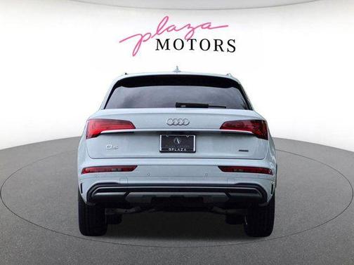 Glacier White Metallic 2023 Audi Q5 40 Premium