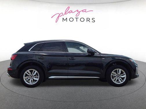 Mythos Black Metallic 2023 Audi Q5 45 S line Premium