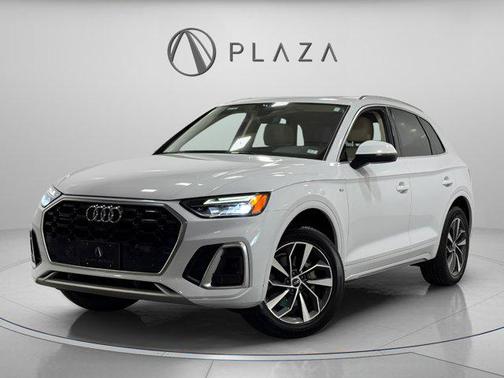 Glacier White Metallic 2023 Audi Q5 45 S line Premium