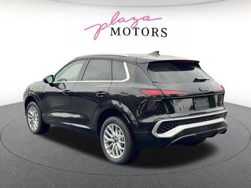 Mythos Black Metallic 2026 Audi Q3 TFSI quattro S tronic