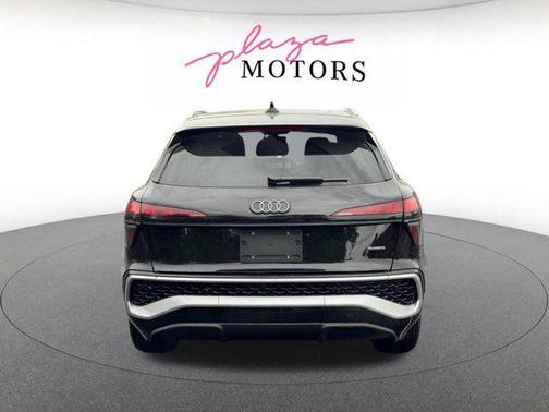 Mythos Black Metallic 2026 Audi Q3 TFSI quattro S tronic