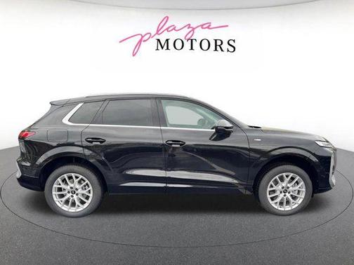 Mythos Black Metallic 2026 Audi Q3 TFSI quattro S tronic