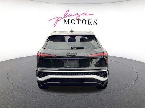 Mythos Black Metallic 2026 Audi Q3 TFSI quattro S tronic