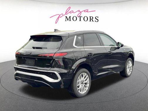 Mythos Black Metallic 2026 Audi Q3 TFSI quattro S tronic