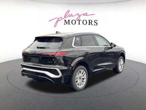 Mythos Black Metallic 2026 Audi Q3 TFSI quattro S tronic