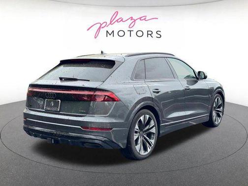 Daytona Gray Pearl Effect 2026 Audi Q8 55 Premium Plus