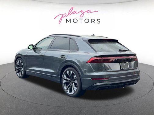 Daytona Gray Pearl Effect 2026 Audi Q8 55 Premium Plus