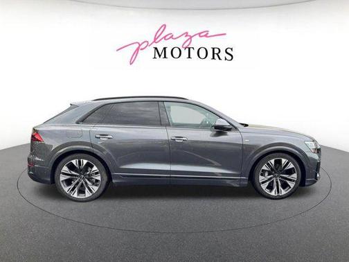 Daytona Gray Pearl Effect 2026 Audi Q8 55 Premium Plus