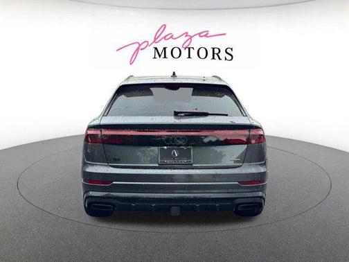 Daytona Gray Pearl Effect 2026 Audi Q8 55 Premium Plus
