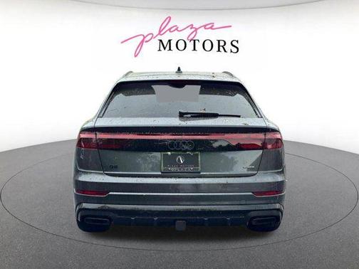 Daytona Gray Pearl Effect 2026 Audi Q8 55 Premium Plus