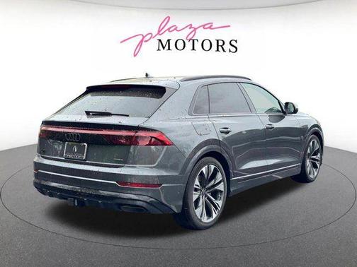 Daytona Gray Pearl Effect 2026 Audi Q8 55 Premium Plus