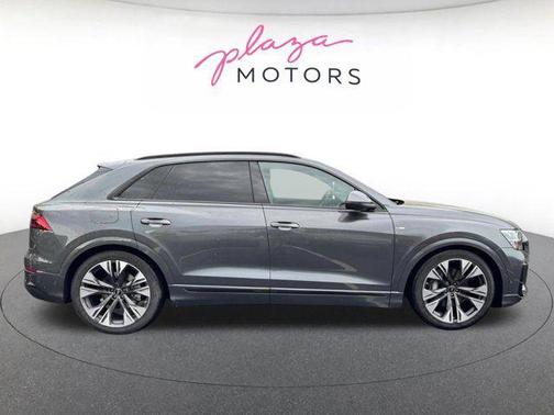 Daytona Gray Pearl Effect 2026 Audi Q8 55 Premium Plus