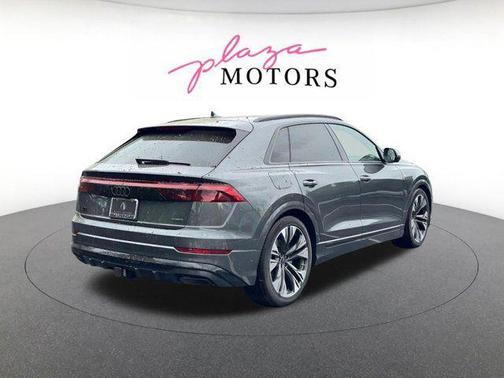 Daytona Gray Pearl Effect 2026 Audi Q8 55 Premium Plus