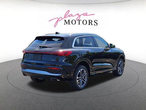 Mythos Black Metallic 2026 Audi Q5 Premium TFSI quattro S tronic