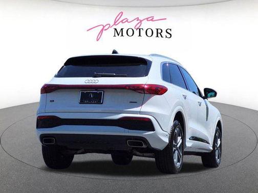 Glacier White Metallic 2025 Audi Q5 Premium TFSI quattro S tronic