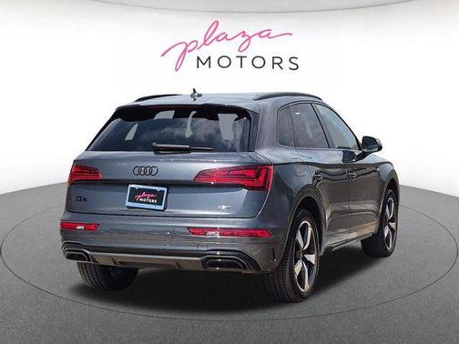Daytona Gray Pearl Effect 2023 Audi Q5 45 S line Premium Plus