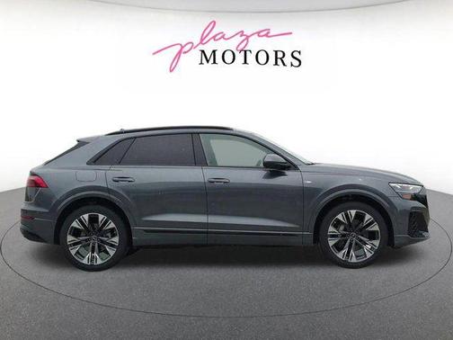 Daytona Gray Pearl Effect 2026 Audi Q8 55 Premium Plus