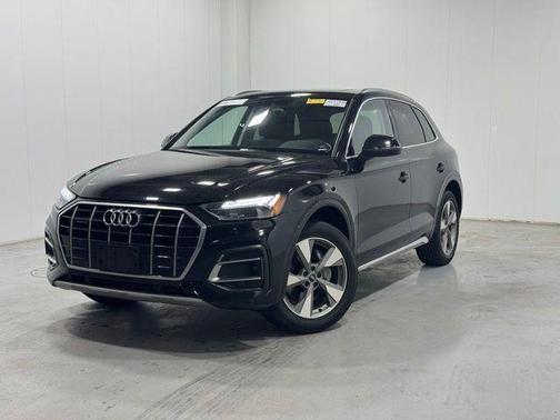 Mythos Black Metallic 2023 Audi Q5 40 Premium