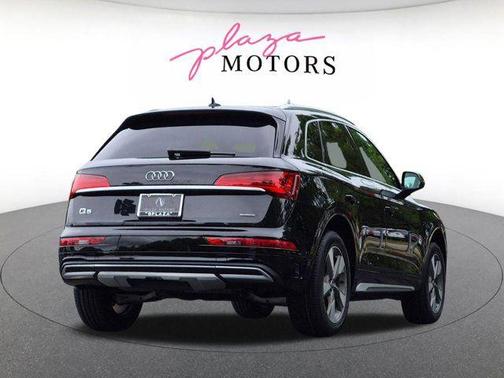 Mythos Black Metallic 2023 Audi Q5 40 Premium