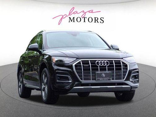 Mythos Black Metallic 2023 Audi Q5 40 Premium