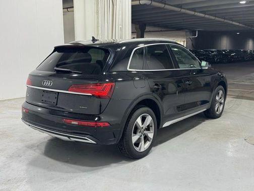 Mythos Black Metallic 2023 Audi Q5 40 Premium