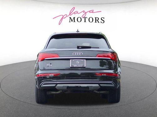 Mythos Black Metallic 2023 Audi Q5 40 Premium