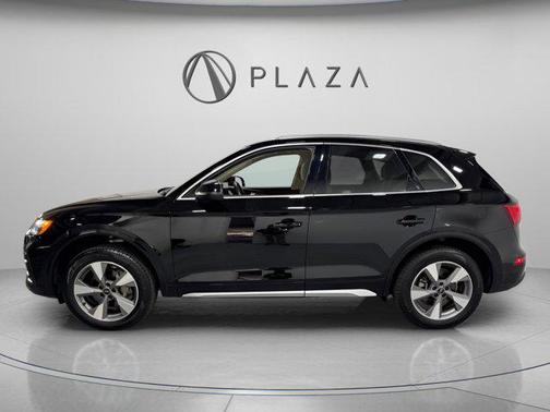 Brilliant Black 2023 Audi Q5 40 Premium