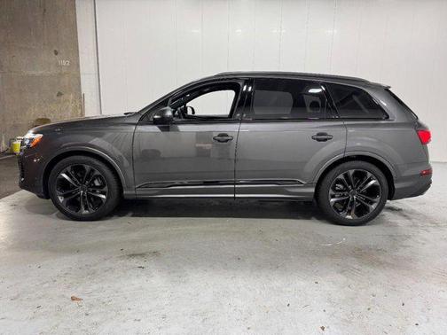 Samurai Gray Metallic 2026 Audi Q7 55 Premium Plus
