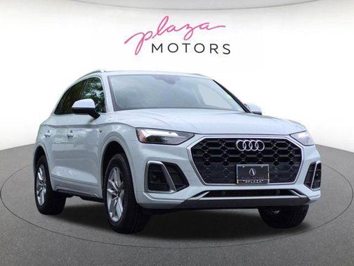 Glacier White Metallic 2023 Audi Q5 45 S line Premium