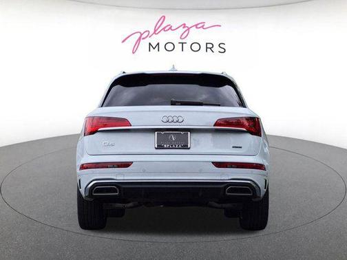Glacier White Metallic 2023 Audi Q5 45 S line Premium