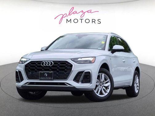 Glacier White Metallic 2023 Audi Q5 45 S line Premium