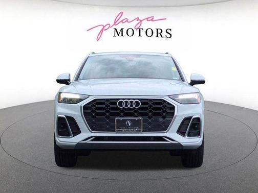 Glacier White Metallic 2023 Audi Q5 45 S line Premium