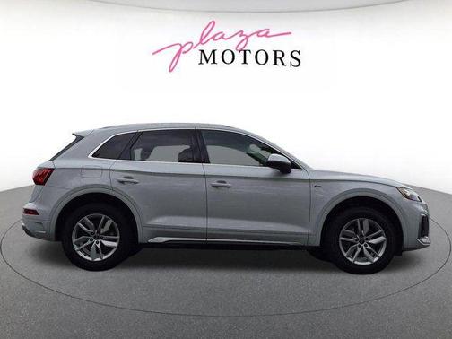 Glacier White Metallic 2023 Audi Q5 45 S line Premium